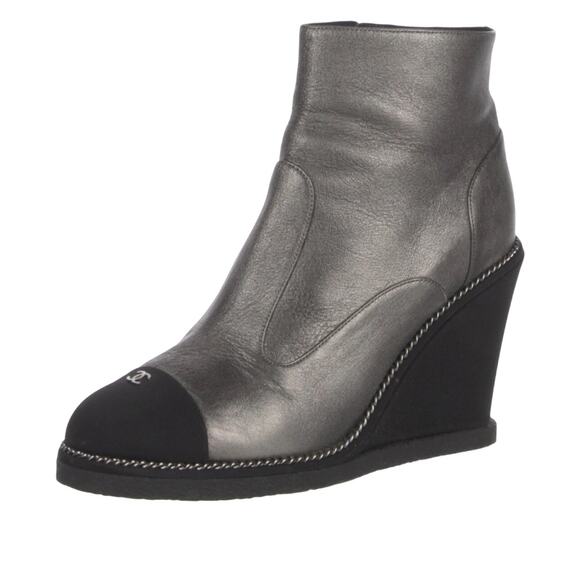 Chanel Interlocking CC Logo Leather Boots size 36 NWOT - Picture 1 of 4